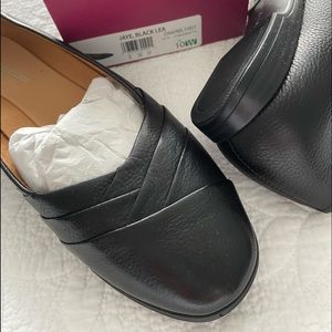 Naturalizer 10 W shoe. Never worn. 1/2 inch heel